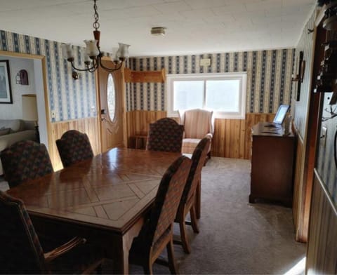 Entire Home - 4 Bedroom - Canandaigua - Steps Off Downtown - Walking distance to Restaurants, Shops, Breweries & Pubs Apartment in Canandaigua Lake