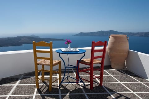 Facade/entrance, Balcony/Terrace