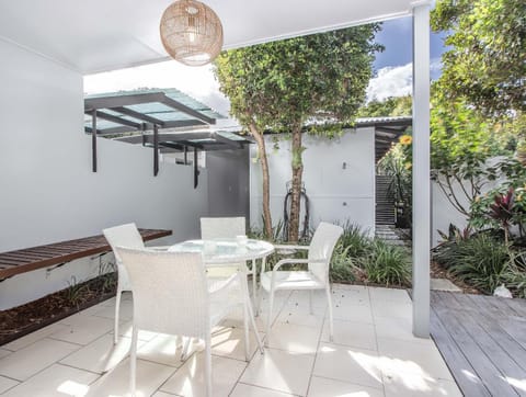Patio, Garden view