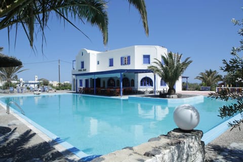 Property building, Day, Natural landscape, Summer, On site, Swimming pool, Swimming pool, Swimming pool