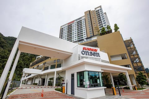 Property building, Day
