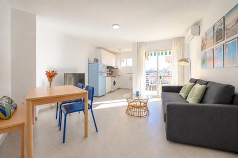 Kitchen or kitchenette, Living room, Dining area, internet