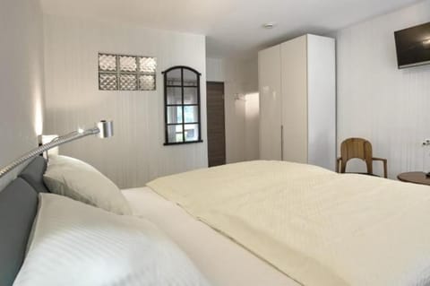 Weinhaus Henerichs Inn in Cochem-Zell