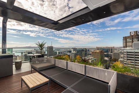 City view, Sea view