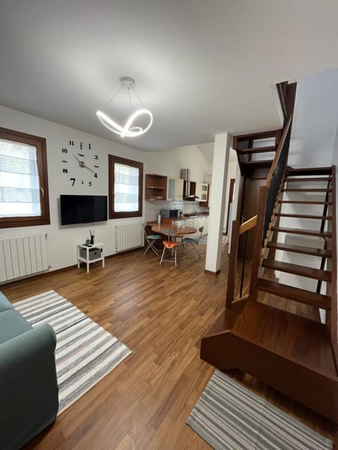 Communal lounge/ TV room, TV and multimedia, Living room, Seating area, Evening entertainment