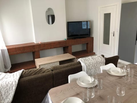TV and multimedia, Living room, Dining area