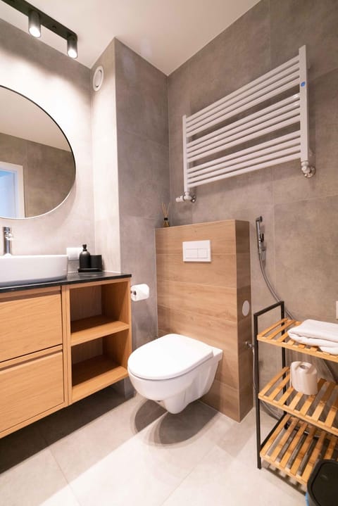 Toilet, Bathroom, bidet, towels