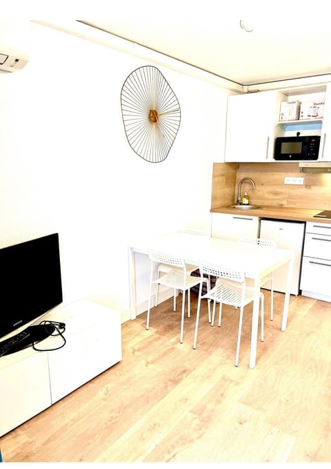 TV and multimedia, Kitchen or kitchenette, Dining area, minibar