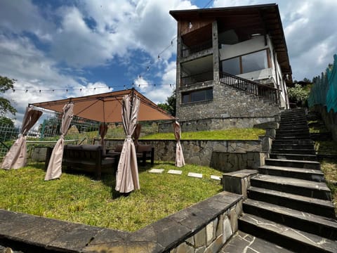 Day, Garden