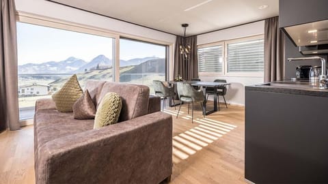 Natural landscape, Kitchen or kitchenette, Living room, Seating area, Dining area, Mountain view