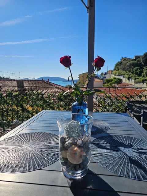 View (from property/room), Balcony/Terrace, Dining area