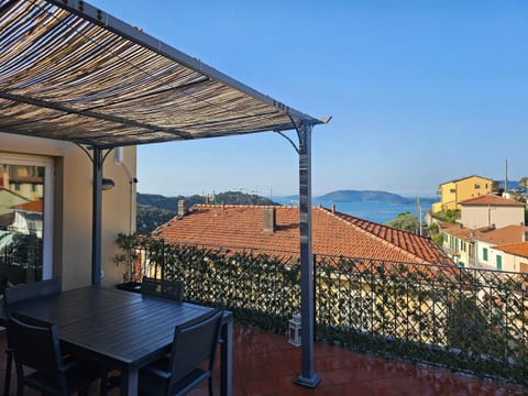 Property building, Day, Natural landscape, View (from property/room), Balcony/Terrace, Dining area, Mountain view, Sea view