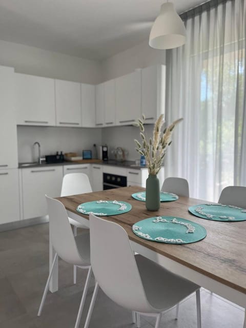 Kitchen or kitchenette, Breakfast, kitchen
