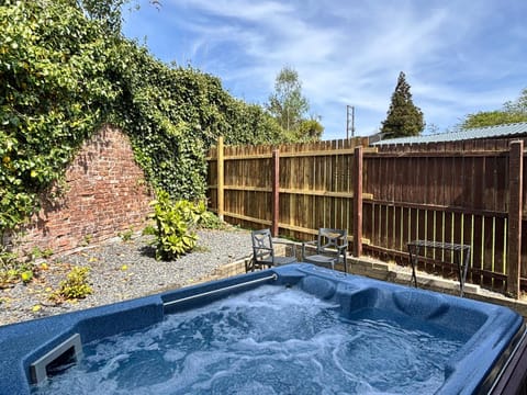 Patio, Natural landscape, Hot Tub