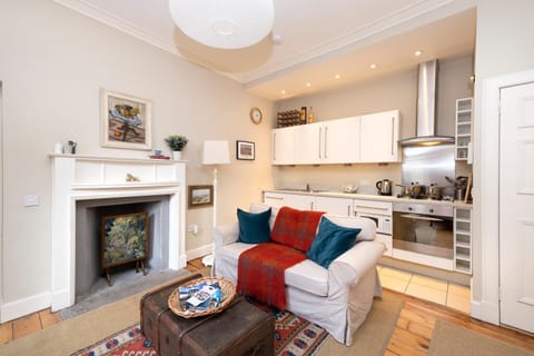 Kitchen or kitchenette, Seating area, pet friendly, stove