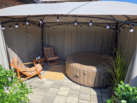 Patio, Day, Seating area