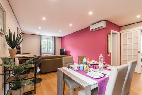 Natural landscape, Living room, Seating area, Dining area, Time of day, heating, heating, air conditioner, air conditioner
