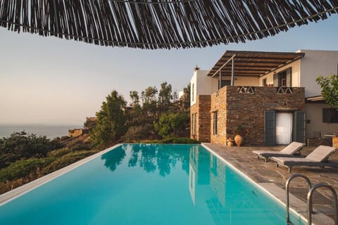 Property building, Natural landscape, Pool view, Sea view, Swimming pool, sunbed