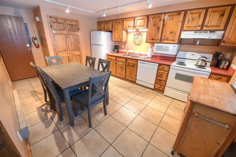 Trapper Condo Unit 5 House in West Yellowstone