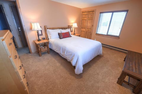 Trapper Condo Unit 5 House in West Yellowstone