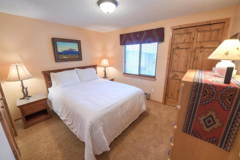 Trapper Condo Unit 5 House in West Yellowstone