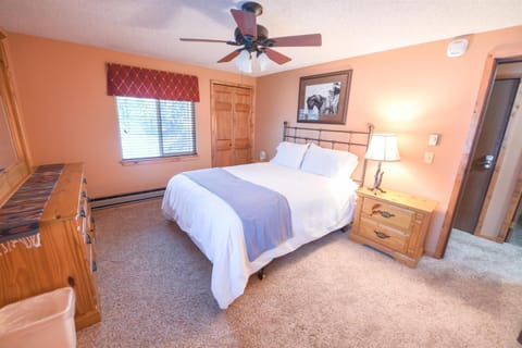 Trapper Condo Unit 7 House in West Yellowstone