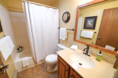 Trapper Condo Unit 3 House in West Yellowstone