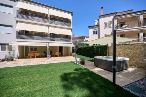 Property building, Patio, Spring, Day, Garden, Garden view