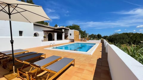 Day, Natural landscape, View (from property/room), Pool view, Swimming pool, sunbed