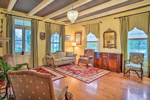 Vintage Louisiana Vacation Rental Home House in False River