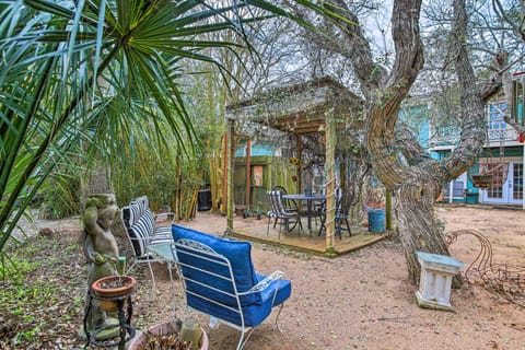Walk to Coast Galveston Bay Retreat with Grill Villa in San Leon