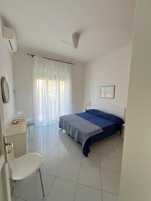 Bed, Bedroom, air conditioner