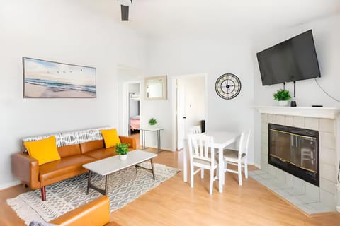 TV and multimedia, Living room, Seating area, Dining area, pet friendly