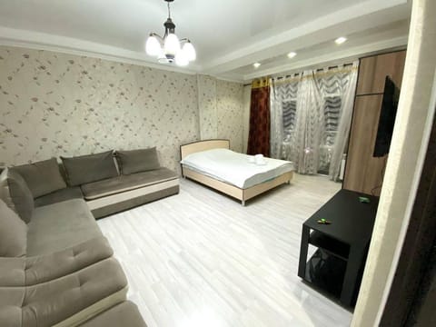 Bed, TV and multimedia, Living room, Photo of the whole room, Seating area, Bedroom, wardrobe