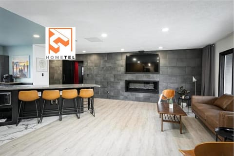 TV and multimedia, Living room, Seating area, Dining area