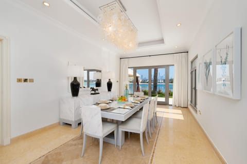 Seating area, Dining area