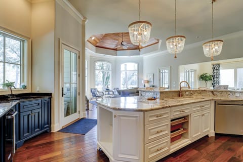 Vacation Home 2 Kings 7 Queens 2 Sleeper Sofas Bikes & Beach Gear Included House in Hilton Head Island