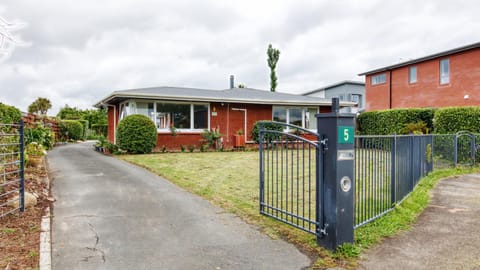 Sweet Home between CBD and University Vacation rental in Hamilton