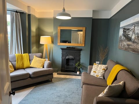 Tŷ Glas, Fishguard, Ideal for beach, coastal path and town! House in Fishguard