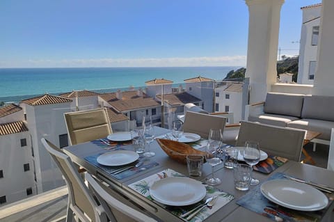 Day, Natural landscape, View (from property/room), Balcony/Terrace, Food and drinks, Seating area, Dining area, Beach, Sea view