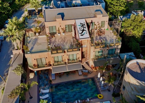 Property building, Swimming pool