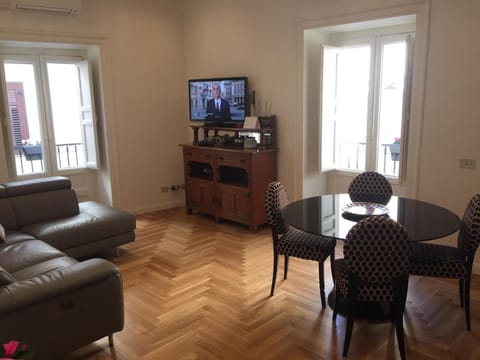 TV and multimedia, Living room, Dining area