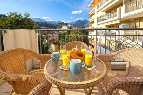 Patio, Day, Natural landscape, View (from property/room), Balcony/Terrace, Dining area
