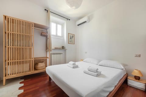 Bed, Bedroom, towels, wardrobe, air conditioner