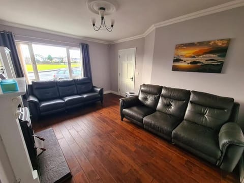 Bundoran Seaside Stays House - WiFi, large spacious home House in County Donegal