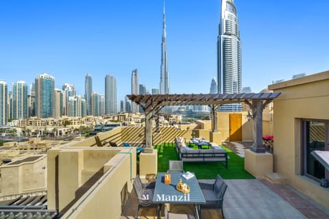View (from property/room), Balcony/Terrace, Seating area, City view