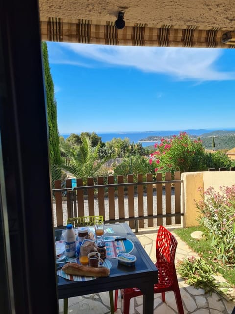 charming apartment - view of the Cavalaire bay Apartment in La Croix-Valmer