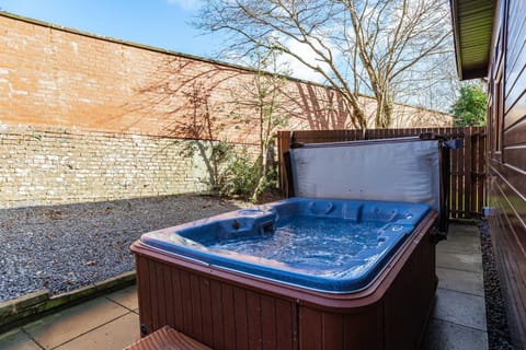 Patio, Natural landscape, Hot Tub