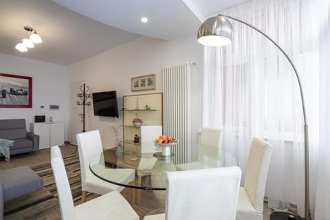 TV and multimedia, Living room, Dining area