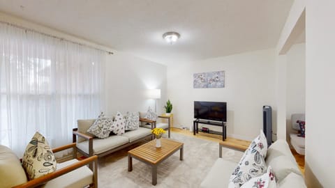 Living room, Seating area, Evening entertainment, Entertainment